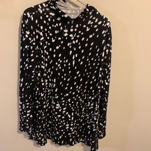 Investments Essentials 2x Tunic Black w/White Print Long Sleeve